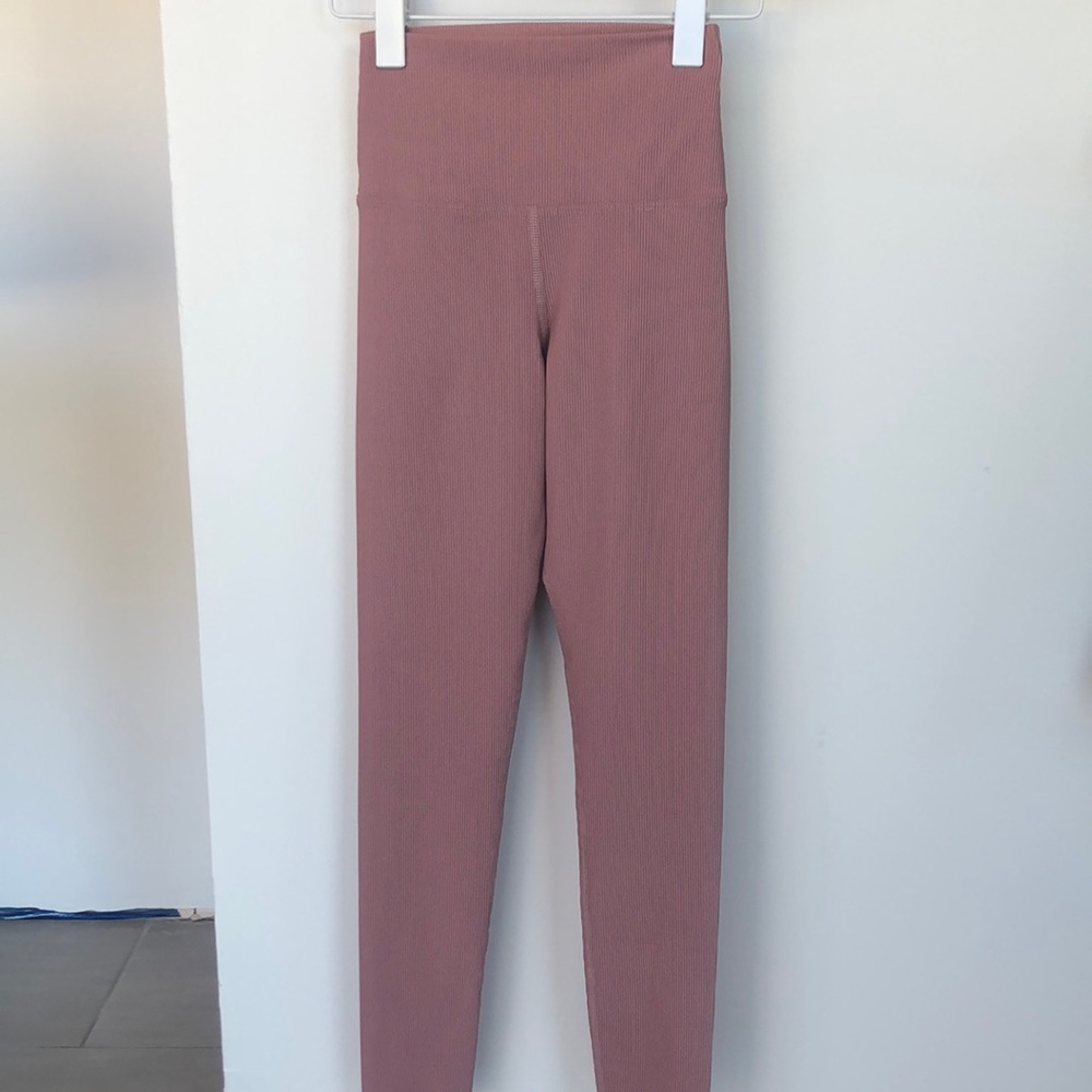 BeachRiot full length legging with ribbed texture in a precious pink